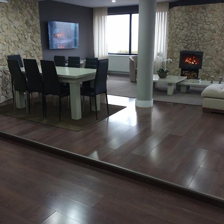 Vila Gosen Sard Luaran gambar